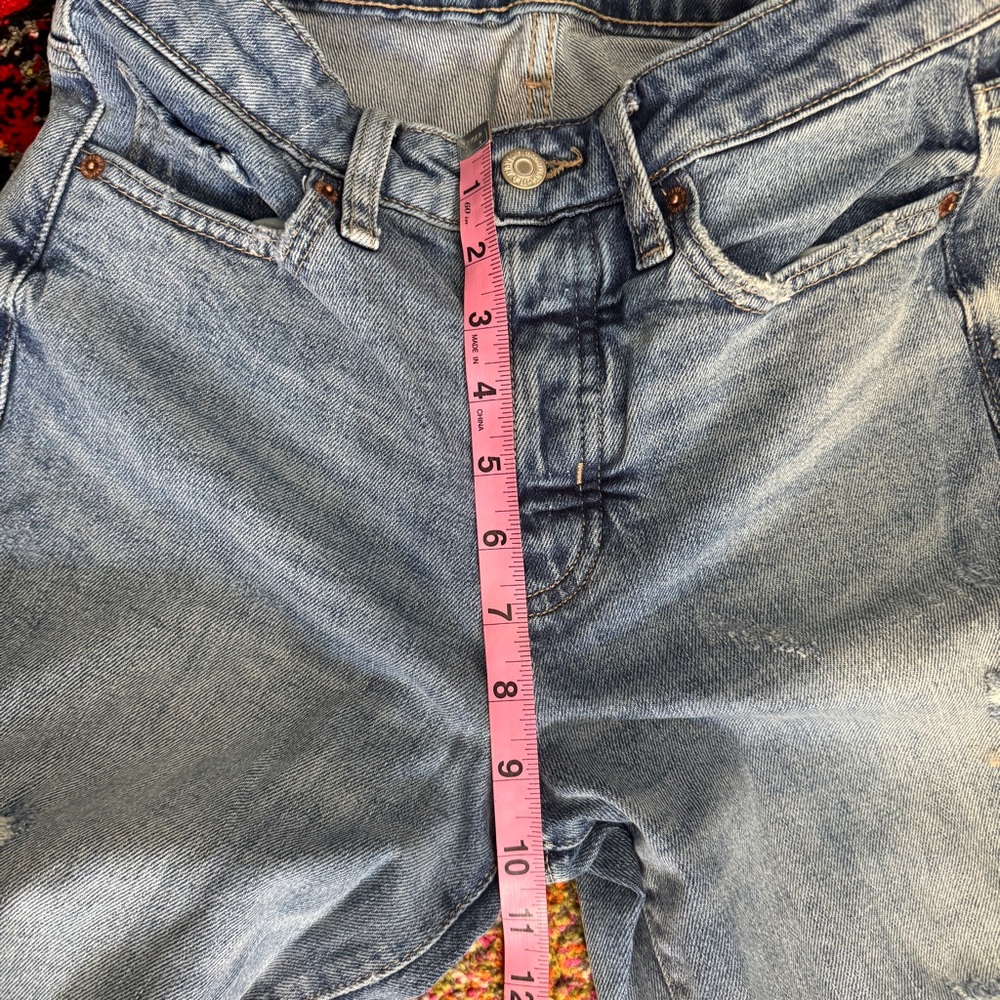 Old Navy Light Blue Distressed Ankle Jeans - Picture 6 of 7